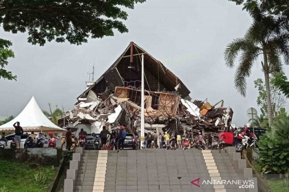 Berita Duka, 27 Orang Meninggal Dunia Akibat Gempa Sulbar - JPNN.COM
