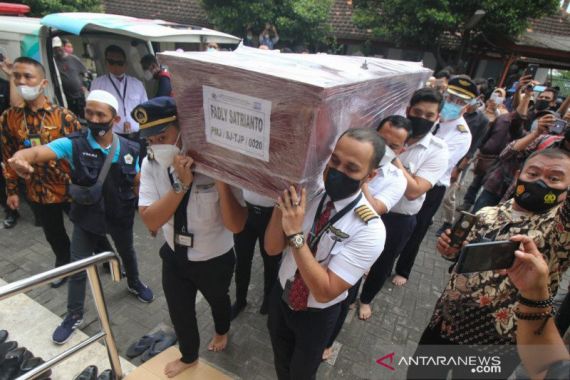 29 Jenazah Korban Sriwijaya Air SJ182 Teridentifikasi, 15 Sudah Diserahkan kepada Keluarga - JPNN.COM