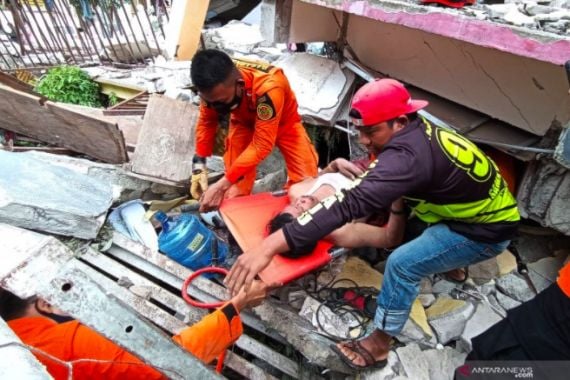 BNPB Catat 34 Orang Meninggal saat Gempa Sulbar - JPNN.COM