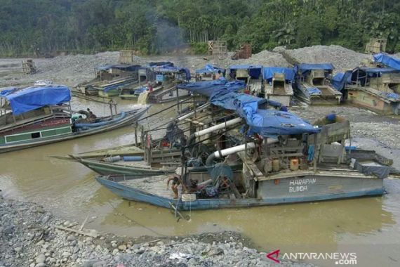 Jenazah Korban Longsor Tambang Emas Solsel Dipulangkan ke Jawa - JPNN.COM