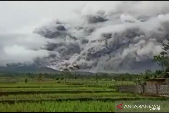 Gunung Semeru Batuk-batuk Lagi, PVMBG Imbau Masyarakat Waspada - JPNN.COM