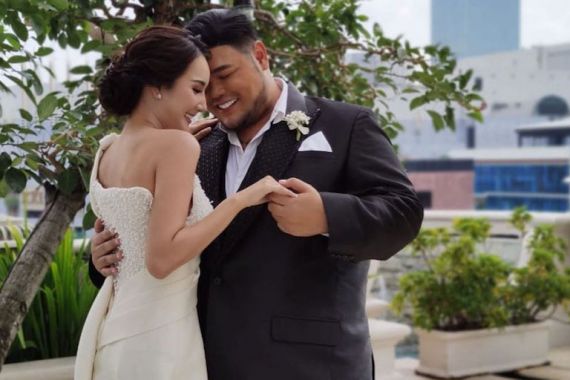 Ivan Gunawan Dikabarkan Menikah, Respons Ibunda Mengejutkan - JPNN.COM
