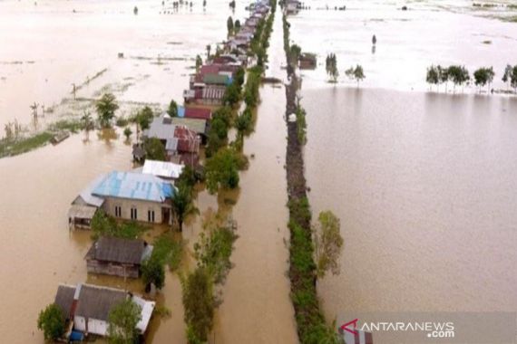DKM Masjid Al Aqsha Bangun Hunian Sementara Bagi Korban Banjir Kalsel - JPNN.COM