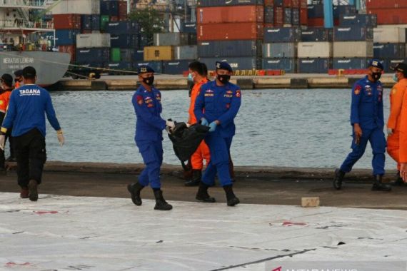 Tim DVI Sudah Periksa Potongan Kaki Manusia yang Ditemukan Nelayan, Korban Sriwijaya Air SJ 182? - JPNN.COM