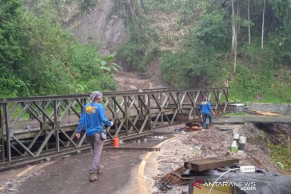 AKP Asep: Hati-hati Saat Melintas di Jalur Selatan Garut-Bandung - JPNN.COM