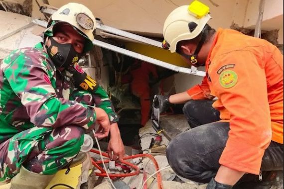 Laporan Terbaru BNPB: Majene Kembali Diguncang Gempa Berkekuatan 5,0 Magnitudo - JPNN.COM