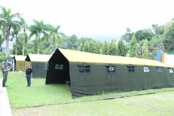 Pasukan TNI Dirikan Tenda Untuk Warga Terdampak Gempa di Sulbar - JPNN.COM