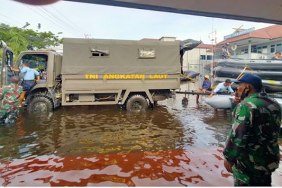 Tiba di Kalsel, 91 Personel TNI AL Langsung Terjun ke Lokasi Terdampak Banjir - JPNN.COM