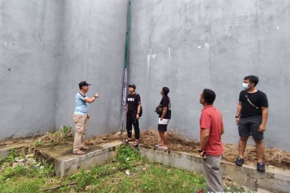 Petugas Lapas Tanjung Pandan Menemukan Jejak Kaki di Belakang Aula, Mencurigakan - JPNN.COM