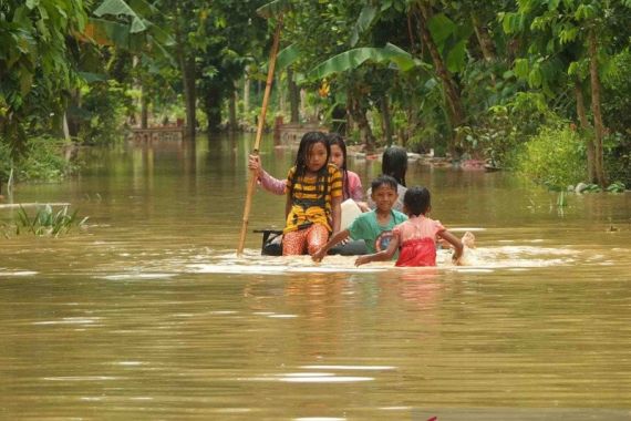 Banjir Susulan Terjang 2 Desa di Jember, BPBD Imbau Warga Siaga - JPNN.COM