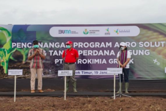 Luncurkan Program Agro Solution di Lombok Timur, Petrokimia Gresik Tanam Jagung Perdananya - JPNN.COM