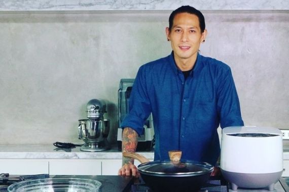 Chef Juna Dirawat Akibat Positif Covid-19? - JPNN.COM