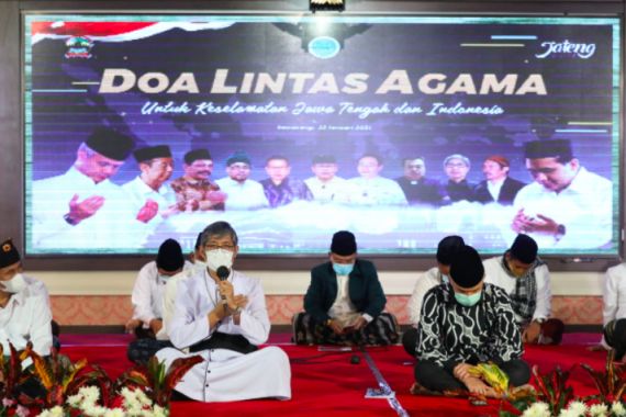 Pak Ganjar Kumpulkan Semua Pemuka Agama, Berdoa Bersama untuk Indonesia Bebas Bencana - JPNN.COM