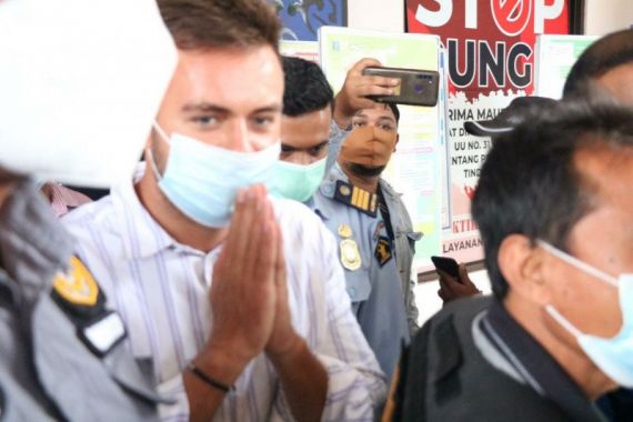 Gelar Pesta Saat Pandemi Corona, Turis Rusia Dideportasi Imigrasi Bali - JPNN.COM
