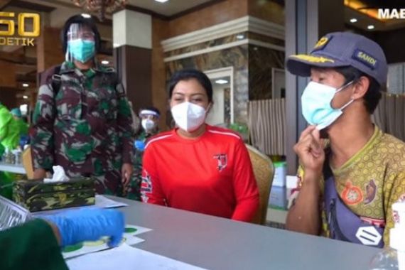 Simak, Pesan Jenderal Andika Saat Vaksinasi Kepada Keluarga Besar TNI AD - JPNN.COM