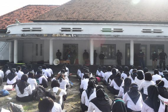 3.485 Pemuda Jatim Sambangi Prajurit TNI AL di Lapangan Pasiran, Ada Apa? - JPNN.COM