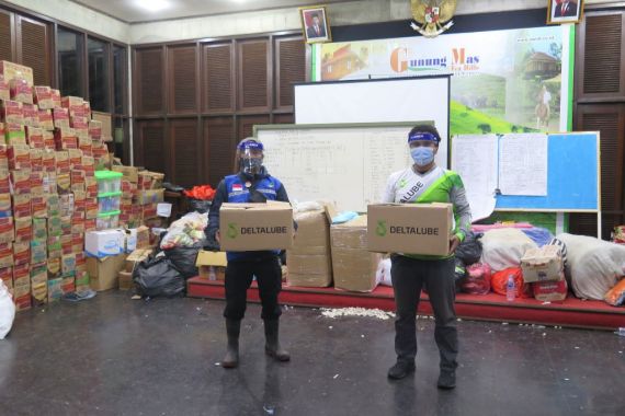Deltalube Berbagi Kebahagiaan dengan Korban Banjir Bandang Bogor - JPNN.COM