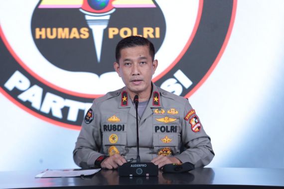 Densus 88 Membawa 22 Terduga Teroris Jaringan JI ke Jakarta - JPNN.COM