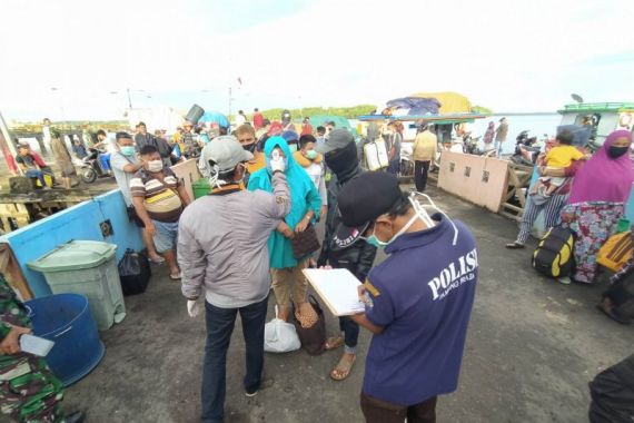 Satgas Covid-19 KKU Gratiskan Tes Usap Antigen Penumpang Pelabuhan Teluk Batang - JPNN.COM