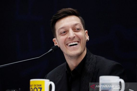 Bukan Isapan Jempol, Raffi Ahmad Janji Rans Cilegon Boyong Mesut Ozil - JPNN.COM