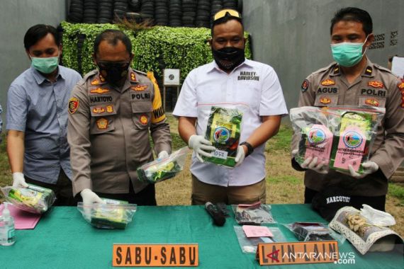 Polisi Surabaya Menangkap 5 Perusak Generasi Bangsa, si Bos Siap-siap Saja - JPNN.COM