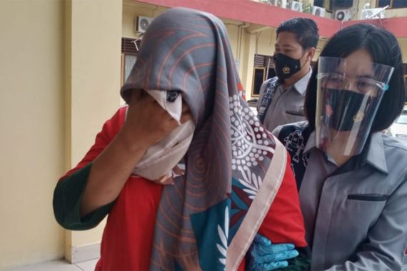 Jarang Dibelai Suami, Istri Begituan dengan Anak Sendiri - JPNN.COM