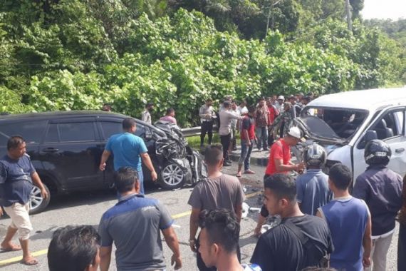 Kecelakaan Maut Toyota Innova vs KIA Pregio di Aceh Jaya, Dua Orang Tewas - JPNN.COM