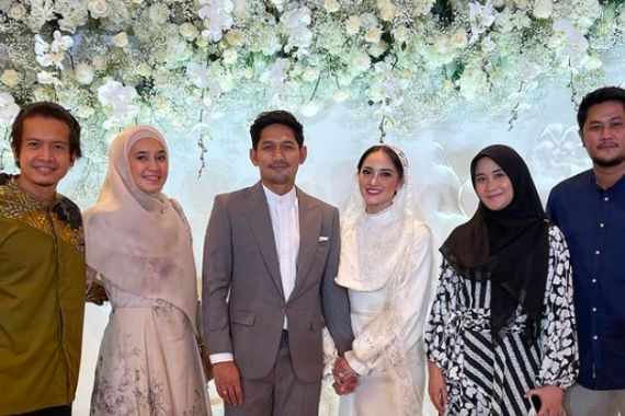 Model Gaun Pengantin jadi Sorotan, Ririn Ekawati Beri Penjelasan Begini - JPNN.COM