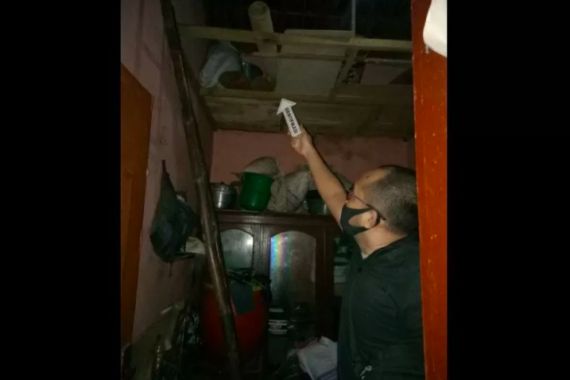 Seorang Ibu Berteriak Histeris Saat Lihat Anaknya Melakukan Aksi Nekat di Kamar - JPNN.COM