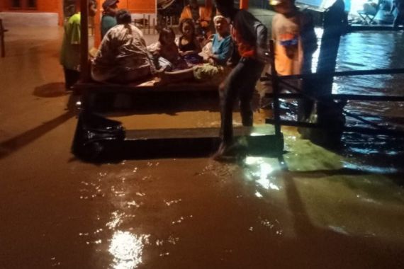 Banjir Disertai Lumpur Terjang KEK Mandalika - JPNN.COM