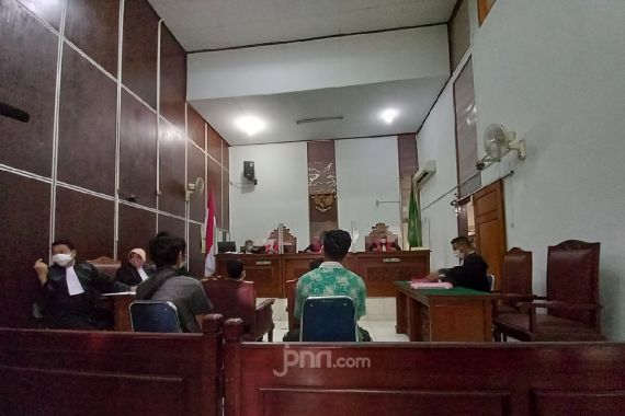 Ditanya Hakim, 4 Terdakwa Perkara Kebakaran Gedung Kejagung Kebingungan - JPNN.COM