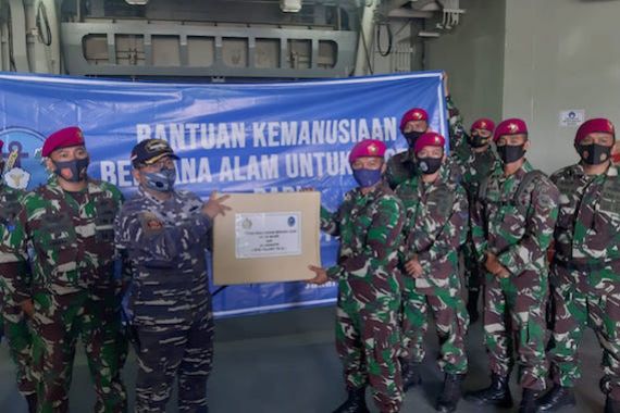 TNI AL Kembali Distribusikan Bantuan Kepada Warga Korban Gempa di Mamuju - JPNN.COM