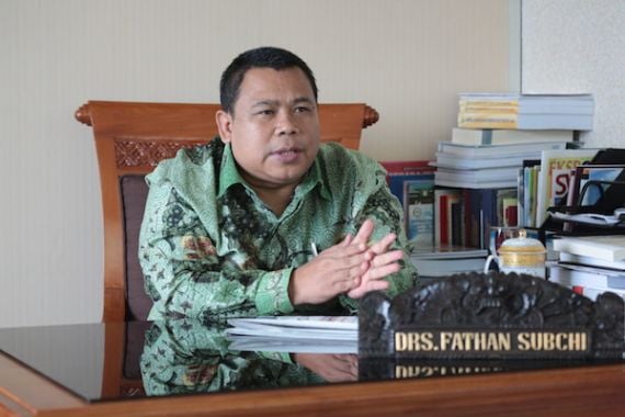 Barang Milik Pekerja Migran Indonesia Tertahan, Wakil Ketua Komisi XI DPR Fathan Subchi Merespons - JPNN.COM