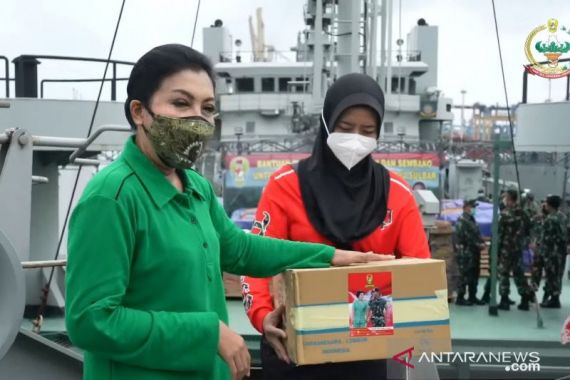 Bu Hetty di Kapal TNI AD: Saya Bawakan Camilan Kesukaan Mas Andika - JPNN.COM