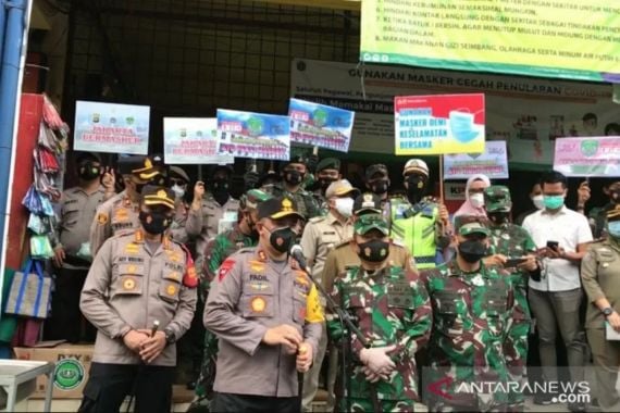 Kapolda Bersama Pangdam Jaya Langsung Turun Tangan ke Pasar Tradisional - JPNN.COM