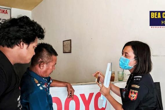 Tarif Cukai Baru Berlaku, Bea Cukai Makin Gencar Gempur Rokok Ilegal - JPNN.COM