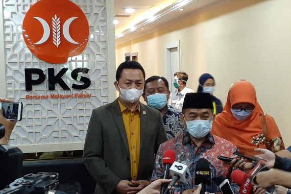 Fraksi PKS Rela Potong Gaji, Disalurkan untuk Korban Bencana Alam - JPNN.COM