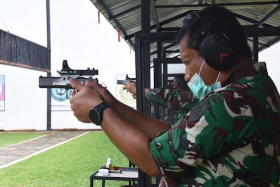Dipimpin Laksdya TNI Ahmadi Heri Purwono, Para Pati TNI AL Kompak Pegang Senjata, Dor..! - JPNN.COM