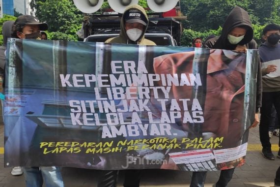 Massa F-PPJ Mendesak Pak Liberty Mengundurkan Diri - JPNN.COM