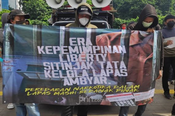 Massa F-PPJ Mendesak Pak Liberty Mengundurkan Diri - JPNN.COM