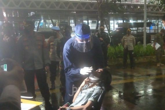Masa Pandemi, Mbak Ajeng Ketahuan Sedang Bersama 12 Pemuda di Setiabudi - JPNN.COM