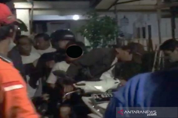 AS Pencabul Anak Kandung Diamankan Polisi dari Amukan Warga - JPNN.COM