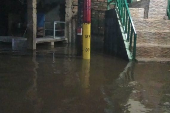 Banjir Menggenangi Sejumlah Wilayah DKI, Ini Daftar Lokasinya - JPNN.COM