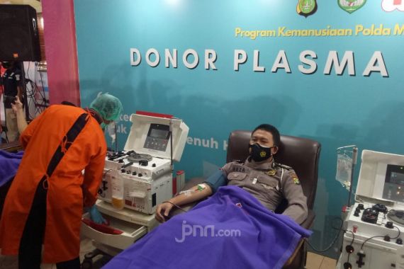 Puluhan Polisi Penyintas Covid-19 Donorkan Plasma Konvalesen - JPNN.COM