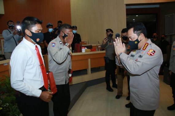 Dua Personel Polda Bali Terima Penghargaan dari Kapolri Jenderal Listyo - JPNN.COM