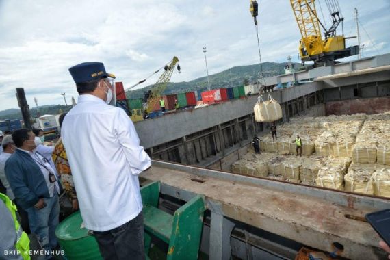Menhub BKS Pastikan Protokol Kesehatan di Pelabuhan Yos Sudarso Sudah Baik - JPNN.COM