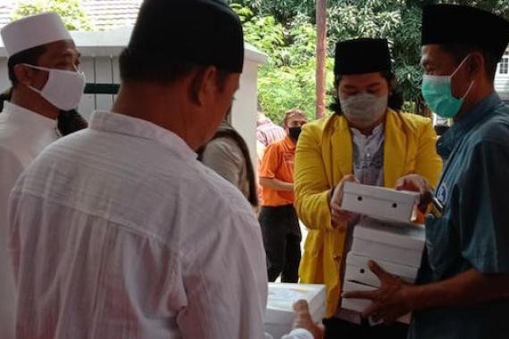 Senat Mahasiswa IST Al Kamal Berbagi dengan Anak-anak Yayasan Kemanggisan - JPNN.COM