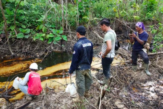 KLHK Hentikan Penambangan Ilegal Minyak Bumi di Kawasan Hutan Sungai Air Mato Jambi - JPNN.COM