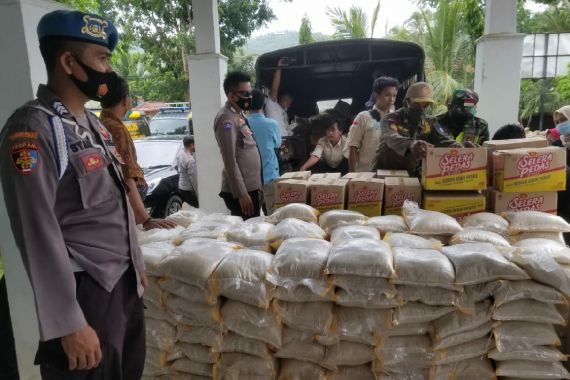 Lombok Tengah Dilanda Banjir, Polda NTB Beri Bantuan - JPNN.COM
