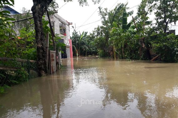 Siaga 1, Kota Bekasi Mulai Tergenang Banjir - JPNN.COM